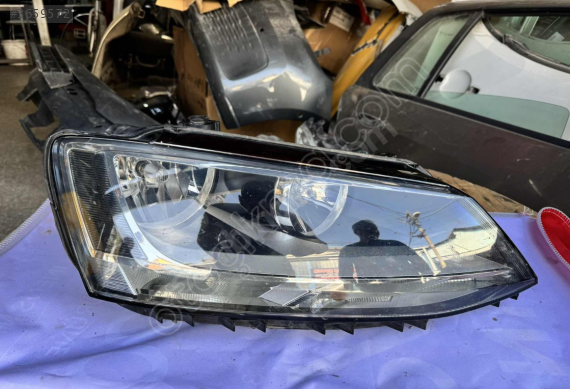 VOLKSWAGEN JETTA SAĞ FAR ORJİNAL EYÜPCAN OTO'DA