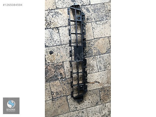 AUDİ Q2 ÖN TAMPON ORTA IZGARASI