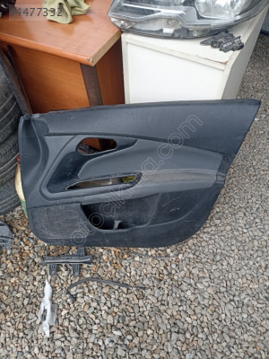 Fiat Egea Sağ Ön Kapı Döşemesi