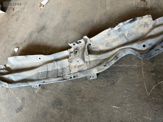 Toyota Corolla Ön Cam Izgarası Altı