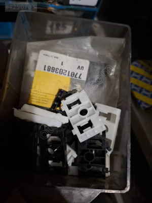 Renault safrane kapi band klipsi 7701203681