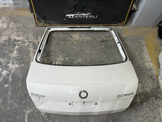 SKODA OCTAVİA BAGAJ KAPAĞI ÇIKMA