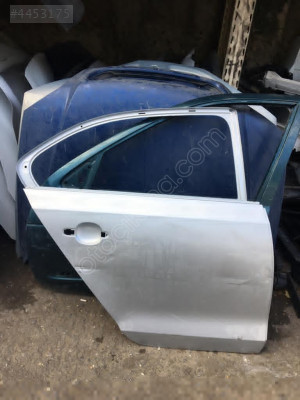 VOLKSWAGEN JETTA SAĞ ARKA KAPI