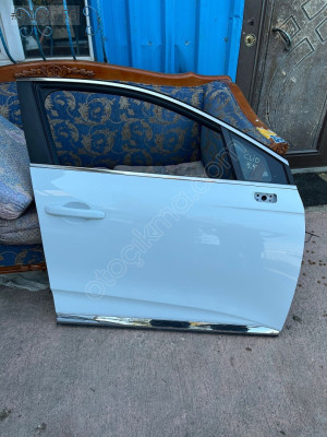 Clio 6 sağ ön kapı dolu