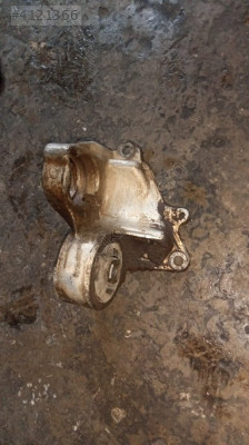 Pejo 306 1.8 aks baglanti takozu braket