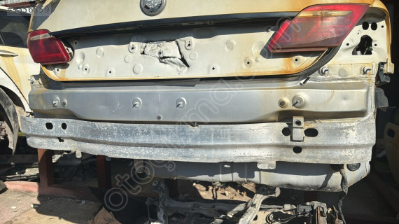 BMW 7 KASA ARKA TAMPON DEMİRİ