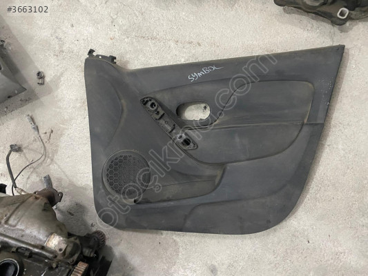 Opel Zafira B sol ön kapı döşemesi