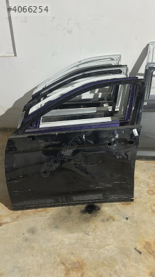 Volkswagen passat 15-21 ufak hasarlı sol ön kapı