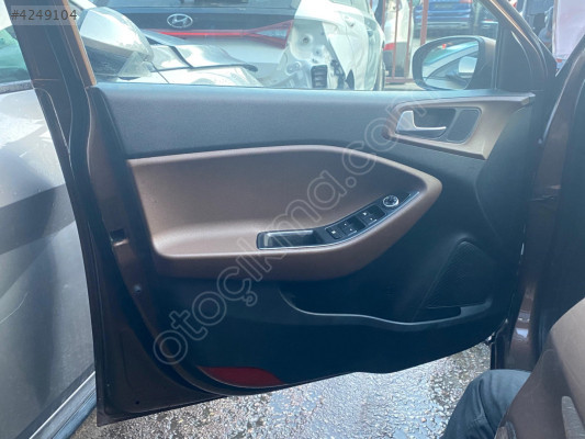 2015 Hyundai İ20 Sol Ön Kapı Döşemesi