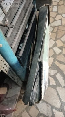 Opel Corsa E Çıkma Ön Sağ Kapı Döşemesi
