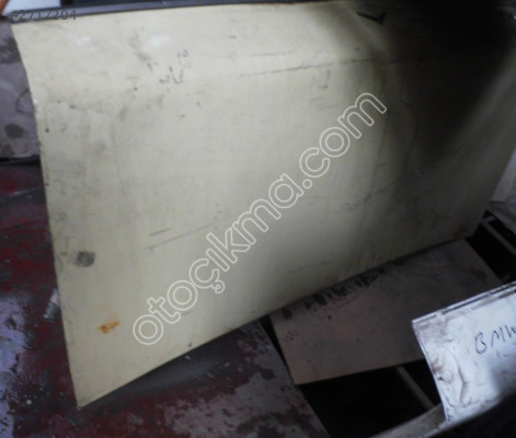 MERCEDES 123 KASA 200 KREM BAGAJ KAPAK