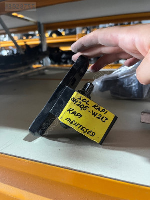 MERCEDES w204 W213 SOL ÖN KAPI MENTEŞESİ ORJİNAL ÇIKMA PARÇA