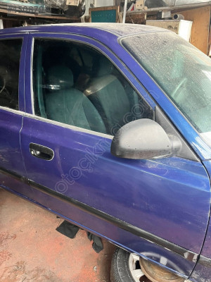 Hyundai Accent Sağ Ön Kapı