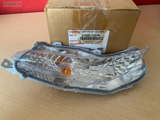 TOYOTA CAMRY SOL SİNYAL LAMBASI 81520-06050 945233