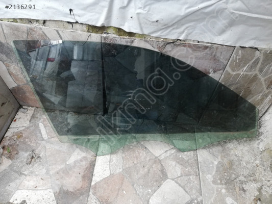 AUDİ Q2 KAPI CAMI