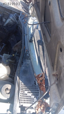 Dacia Logan Ön Cam Izgarası Yedek Parça Satışı