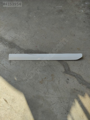 ET76 29427 C Ford Couriyer sol ön kapı bandı
