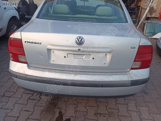 Volkswagen Passat B5 arka tampon dolu park sensörlü