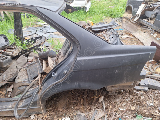 BMW E36 318i sol arka çamurluk