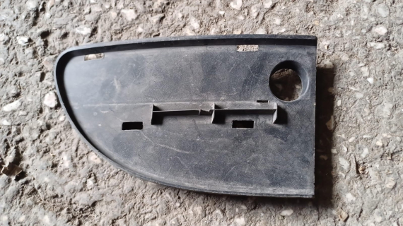 Renault Megane 1 Sağ Ön Tampon Alt Üçgen Plastiği