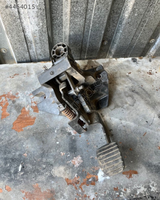 RENAULT TRAFİC DEBRİYAJ PEDALI 14017095