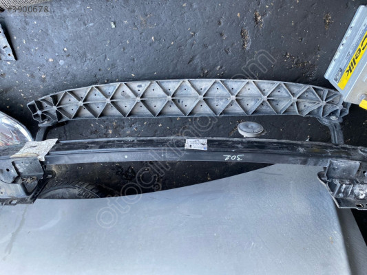 PEUGEOT 301 ÖN TAMPON DEMİRİ PANEL PLASTİĞİ