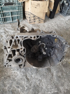RENAULT MEGAN 2 1.6 BENZİNLİ ŞANZIMAN 5 İLERİ