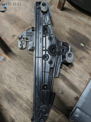 PEUGEOT 408 SAĞ ARKA CAM KRİKOSU