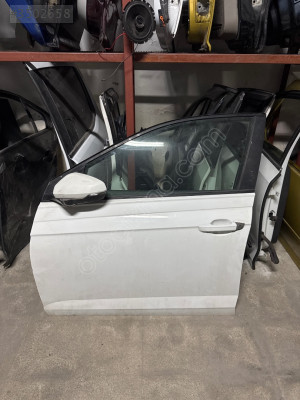 Yeni Volkswagen Polo sol ön kapı hatasız boyasız beyaz