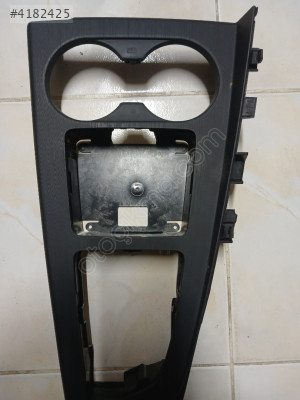8W1864261C Kapak Orta Konsol A4