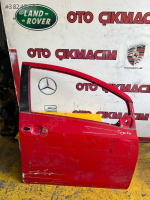 TOYOTA YARİS SAĞ ÖN KAPI