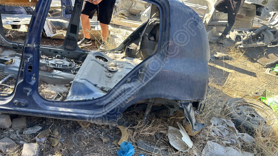 Renault Clio iki sol Çamurluk arka