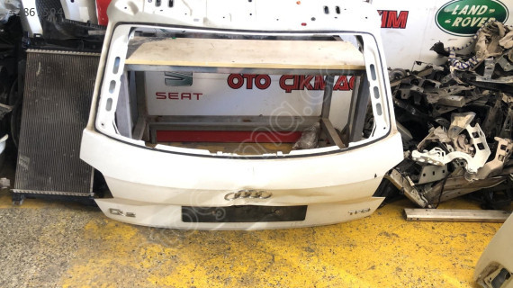 Audi Q2 bagaj kapağı