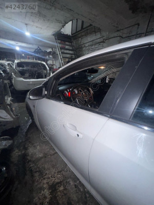 OPE ASTRA J TURBO 1,4 BENZİNLİ SOL ÖN KAPI