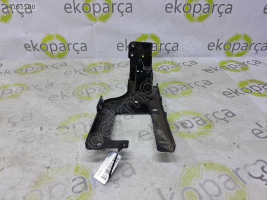RANGE ROVER 2019 2023 SOL ÖN RADYATÖR MONTAJ BRAKETİ K8D2-8227