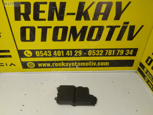 284B81525R RENAULT MEGANE 4 UPC BEYİN RÖLE ÜST KAPAĞI ORJ ÇIKMA