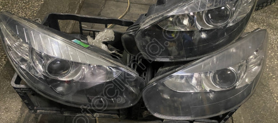 Renault Fluence far siyah zemin