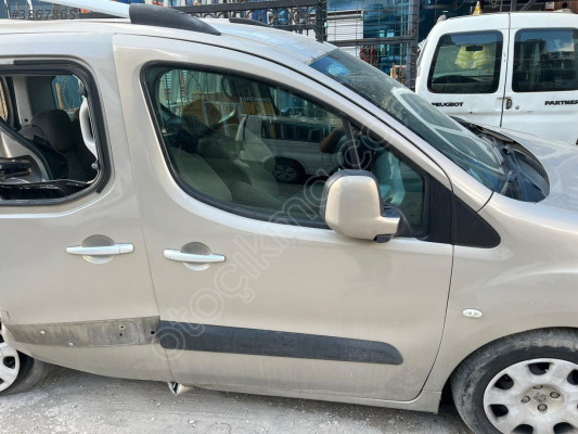 PEUGEOT  PARTNER  TEPEE  SAĞ ÖN KAPI HATASIZ