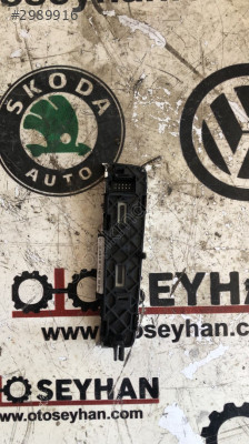 8V1713463B Audi a3 2020 orta konsol otomatik vites göstergesi