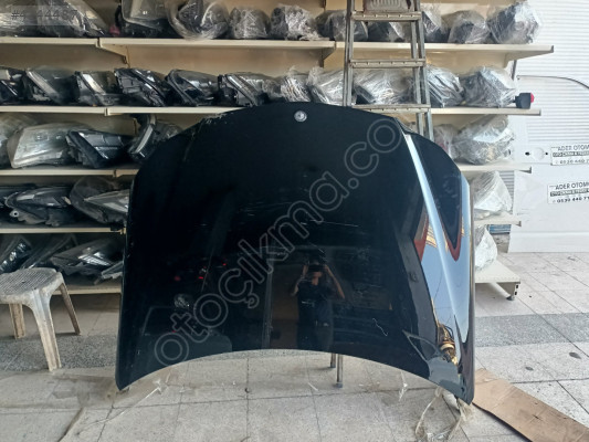 Mercedes E25o 212 makyajlı motor kaputu orjinal lokallık dolu