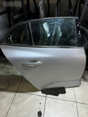 RENAULT MEGANE 4 SAĞ ARKA KAPI ÜÇEL OTO YEDEK PARÇA