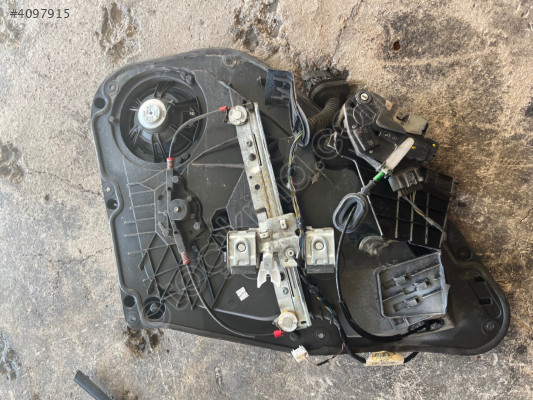 FORD FİESTA SAĞ ARKA CAM KRİKOSU