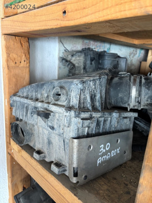 AMAROK 3.0 TDİ ÇIKMA ORJİNAL HAVA FİLTRESİ KUTUSU