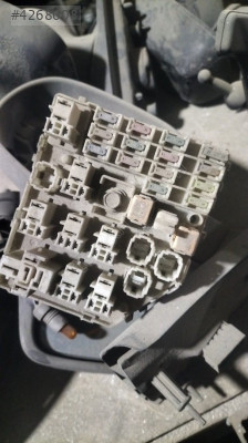 Toyota RAV4 ACA20 2.0L 1AZ-FE 82674-42010 sigorta kutusu