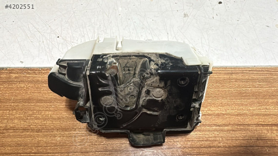 1999-2001 WV POLO SOL ÖN KAPI KİLİDİ ORJ ÇIKMA