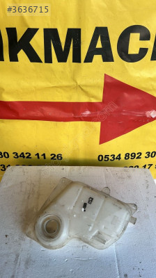 Audi A4 '98-'01 Radyatör Su Deposu Yedek Parça 8D0121403L