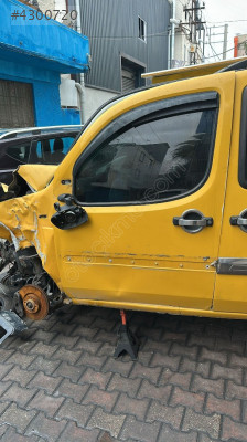 2003-2012 FİAT DOBLO SOL ÖN KAPI(HAFİF HASARLI)