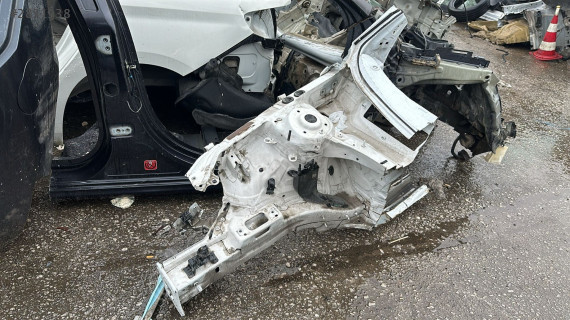 AUDİ A3 8Y 2021 2024 SAĞ ÇEYREK PODYA SACI BURSA MG