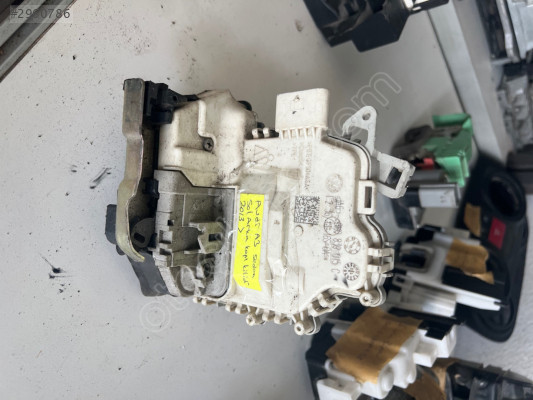 AUDİ A3 1.6 tdi sol arka kapı kilidi