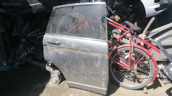 HONDA CRV SAĞ ARKA KAPI DOLU ÇELİKLER OTO ÇIKMA